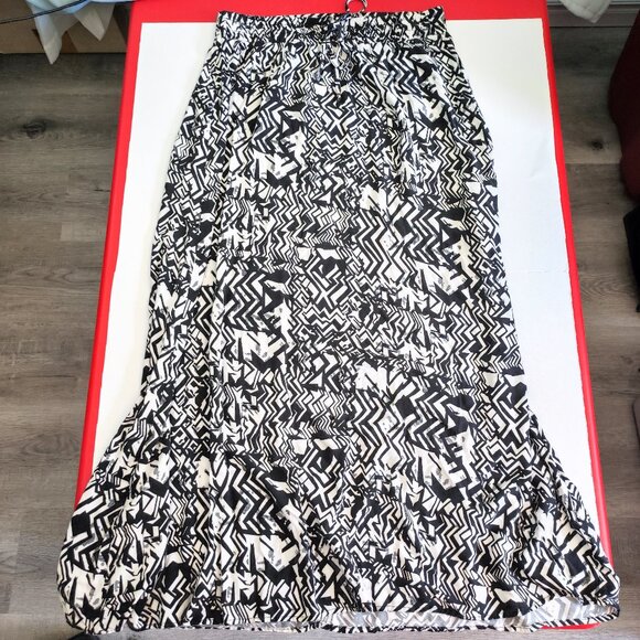 Guess maxi skirt geometrical pattern lightweight black & white women's size L - Picture 1 of 8